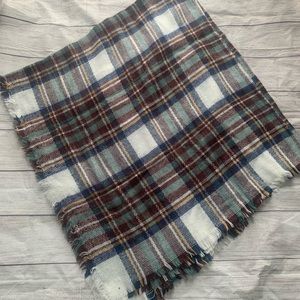 Blanket Scarf with detailed stripe pattern